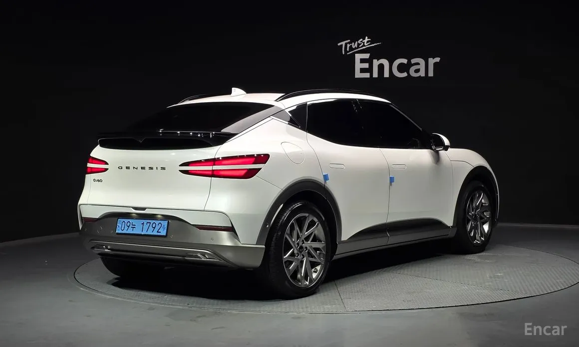 Фото 2 - Genesis GV60