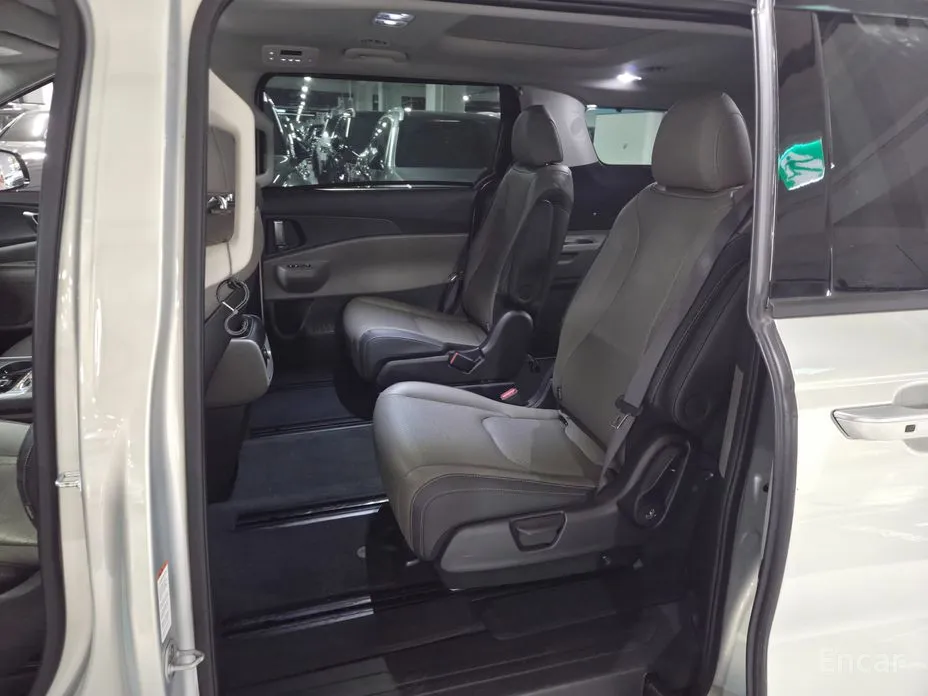 Фото 10 - Kia Carnival