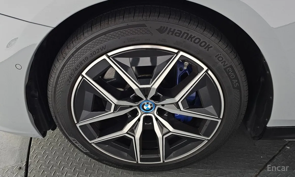 Фото 5 - BMW i5