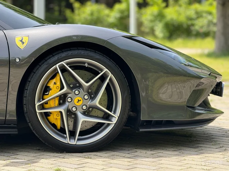 Фото 5 - Ferrari F8