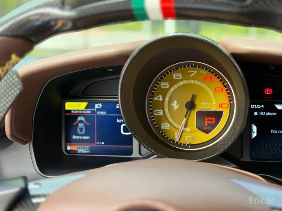 Фото 8 - Ferrari F8