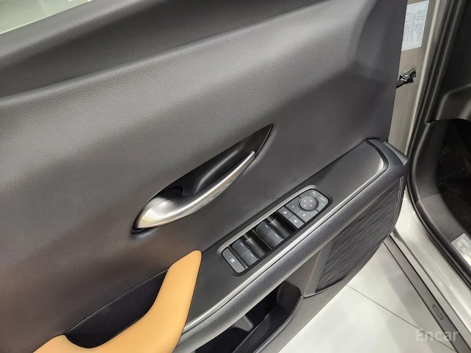 Фото 10 - Lexus UX