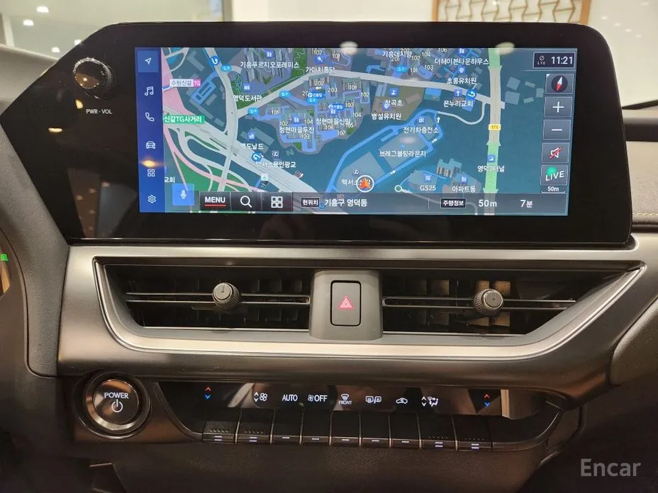 Фото 12 - Lexus UX