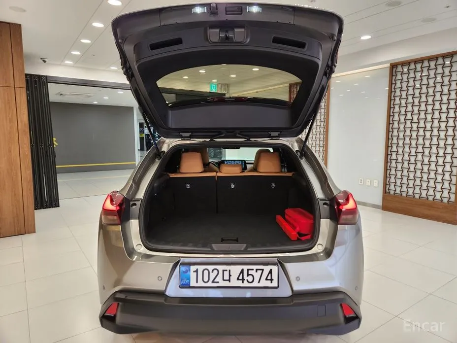 Фото 5 - Lexus UX