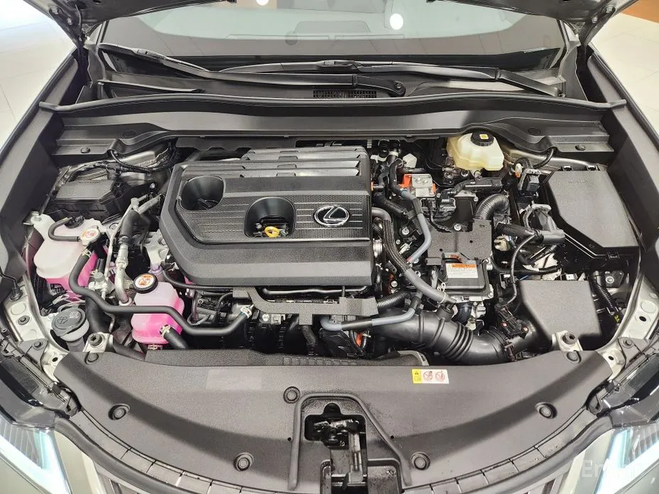 Фото 7 - Lexus UX