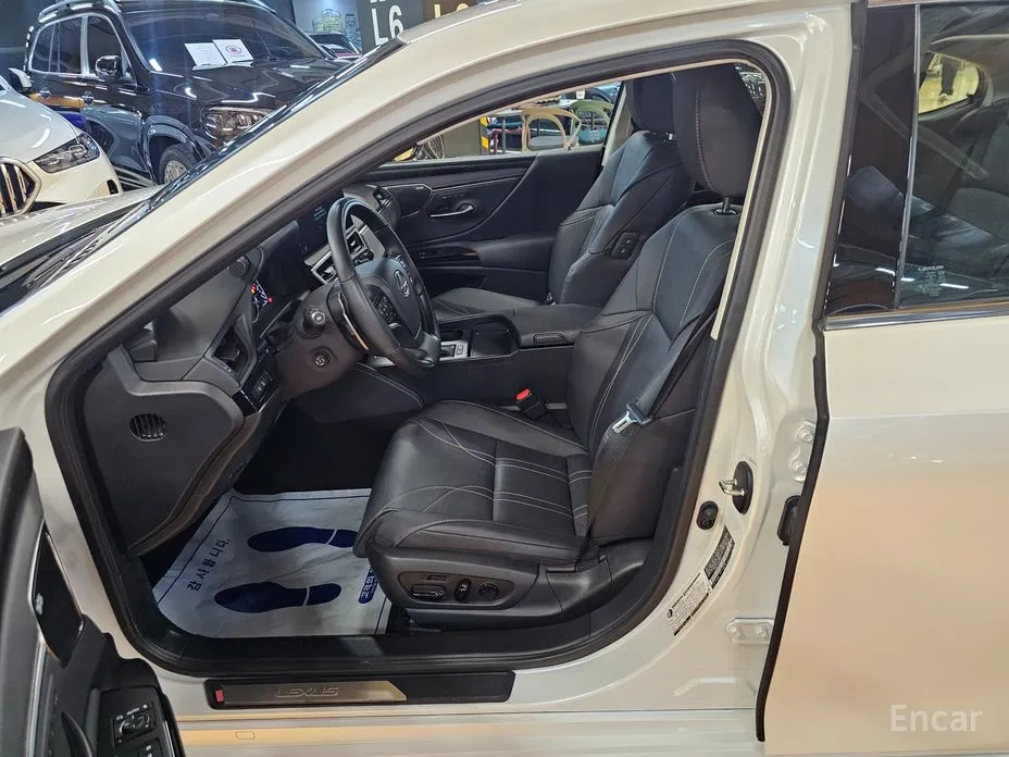 Фото 10 - Lexus ES