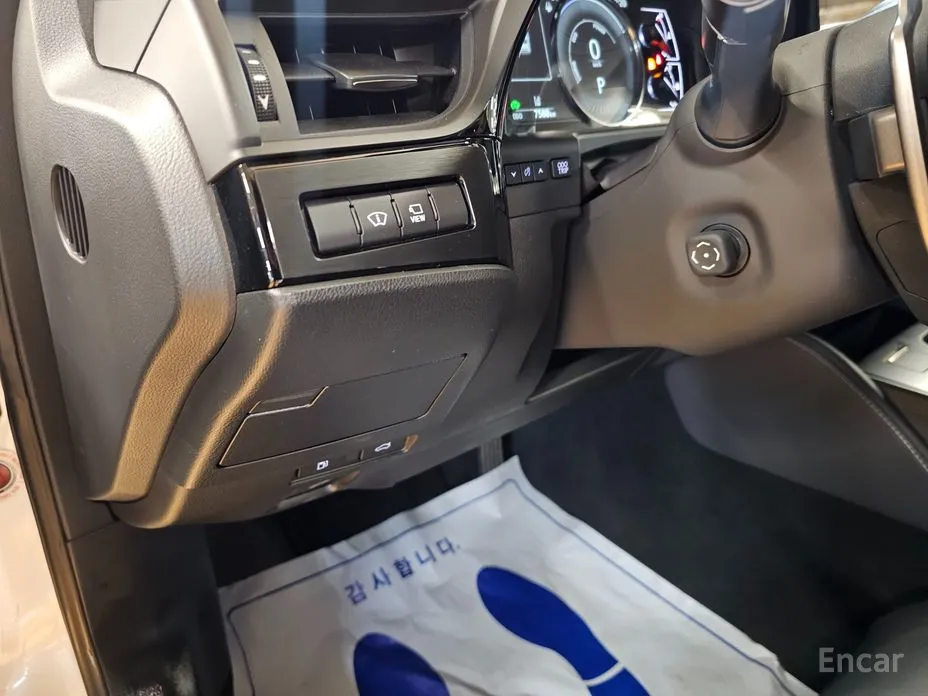 Фото 17 - Lexus ES