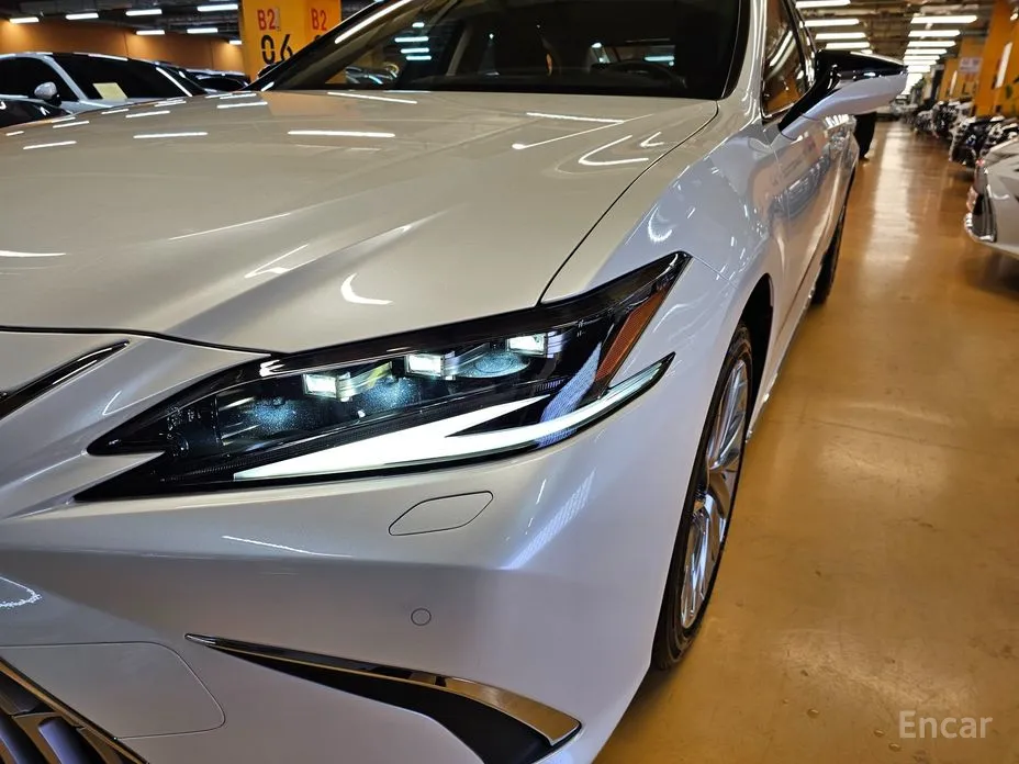 Фото 18 - Lexus ES