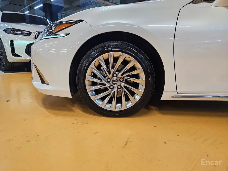 Фото 5 - Lexus ES