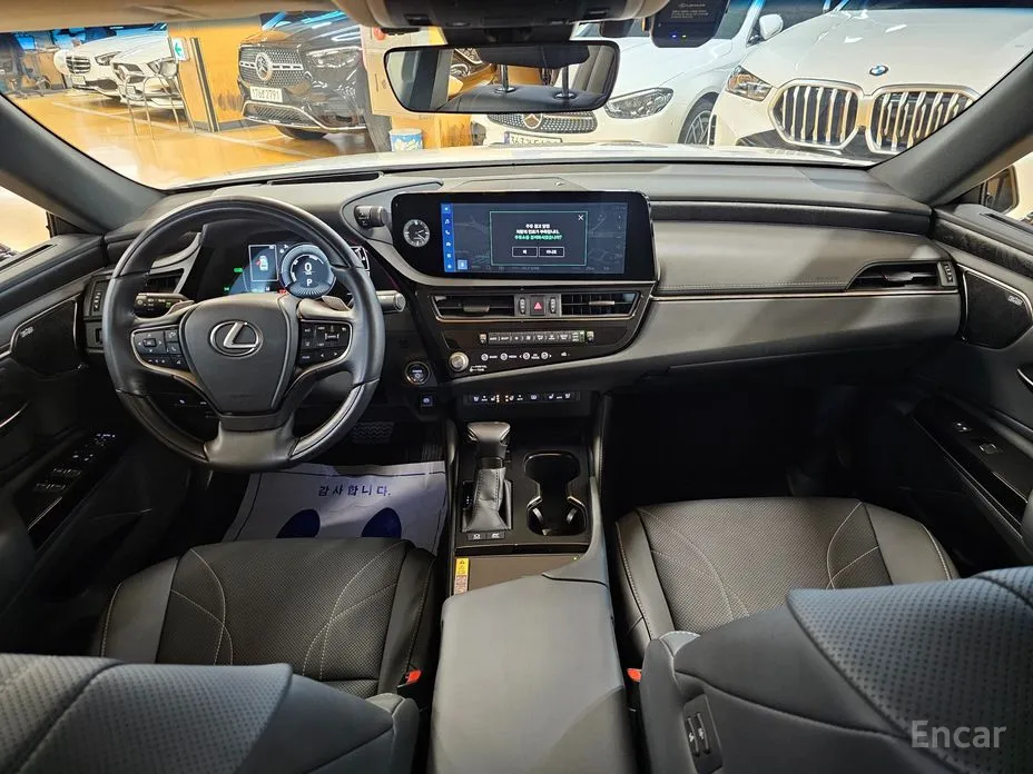 Фото 7 - Lexus ES