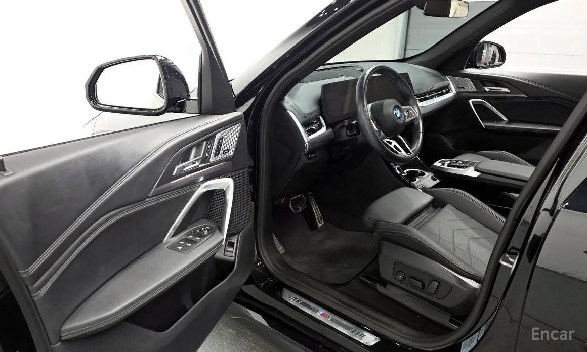 Фото 10 - BMW iX1