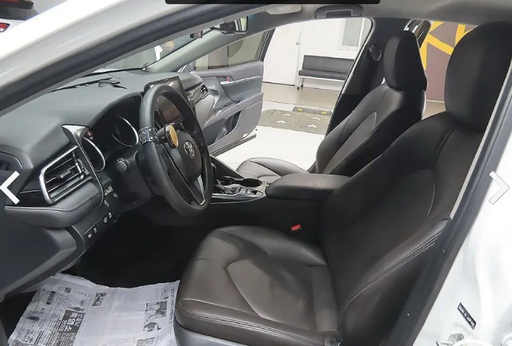 Фото 10 - Toyota Camry