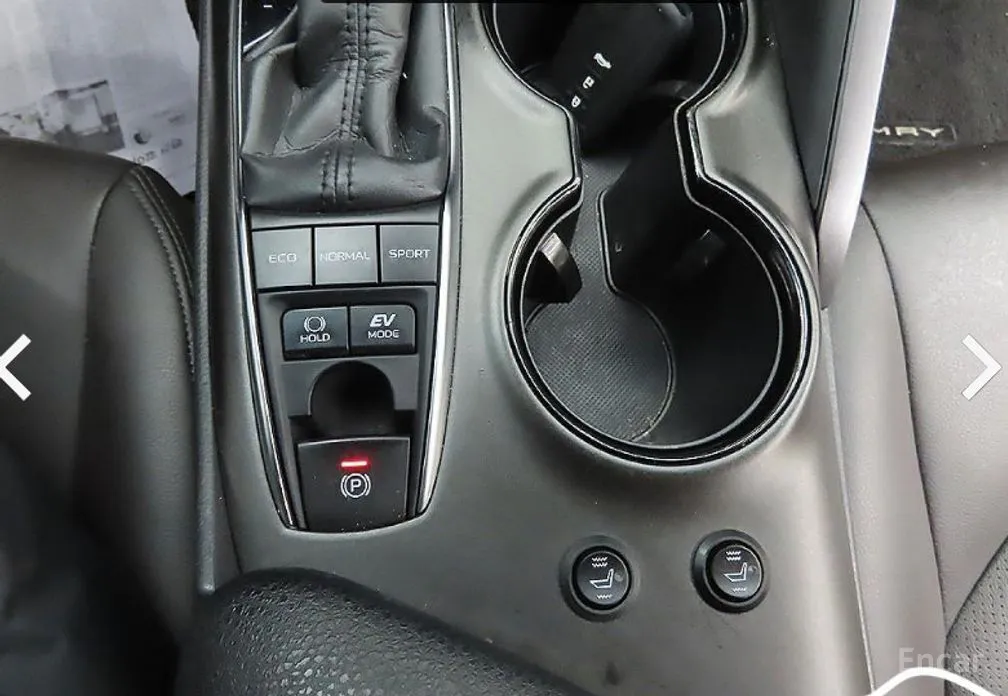 Фото 12 - Toyota Camry