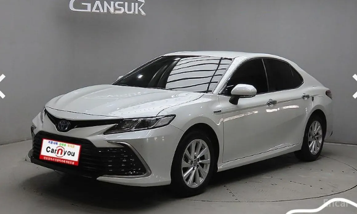 Фото 2 - Toyota Camry