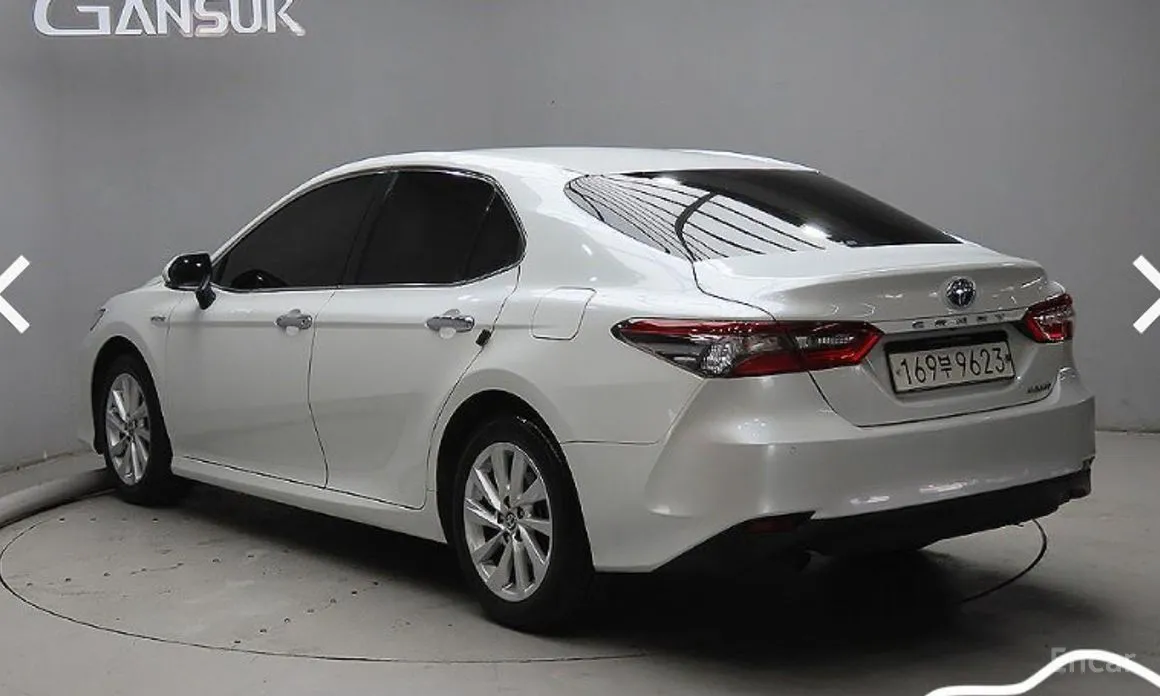 Фото 3 - Toyota Camry