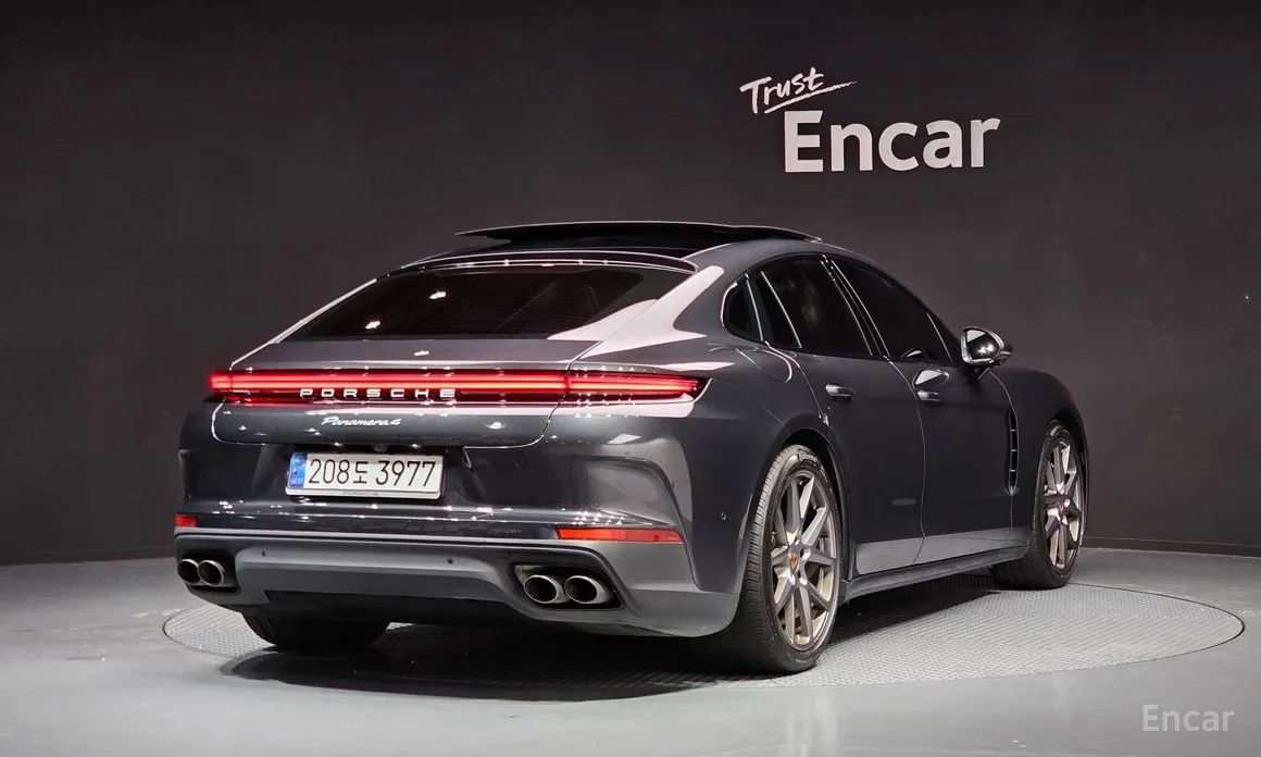 Фото 2 - Porsche Panamera