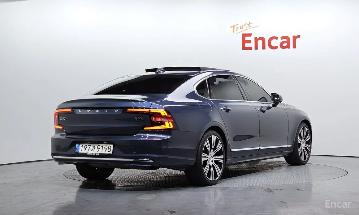 Фото 2 - Volvo S90