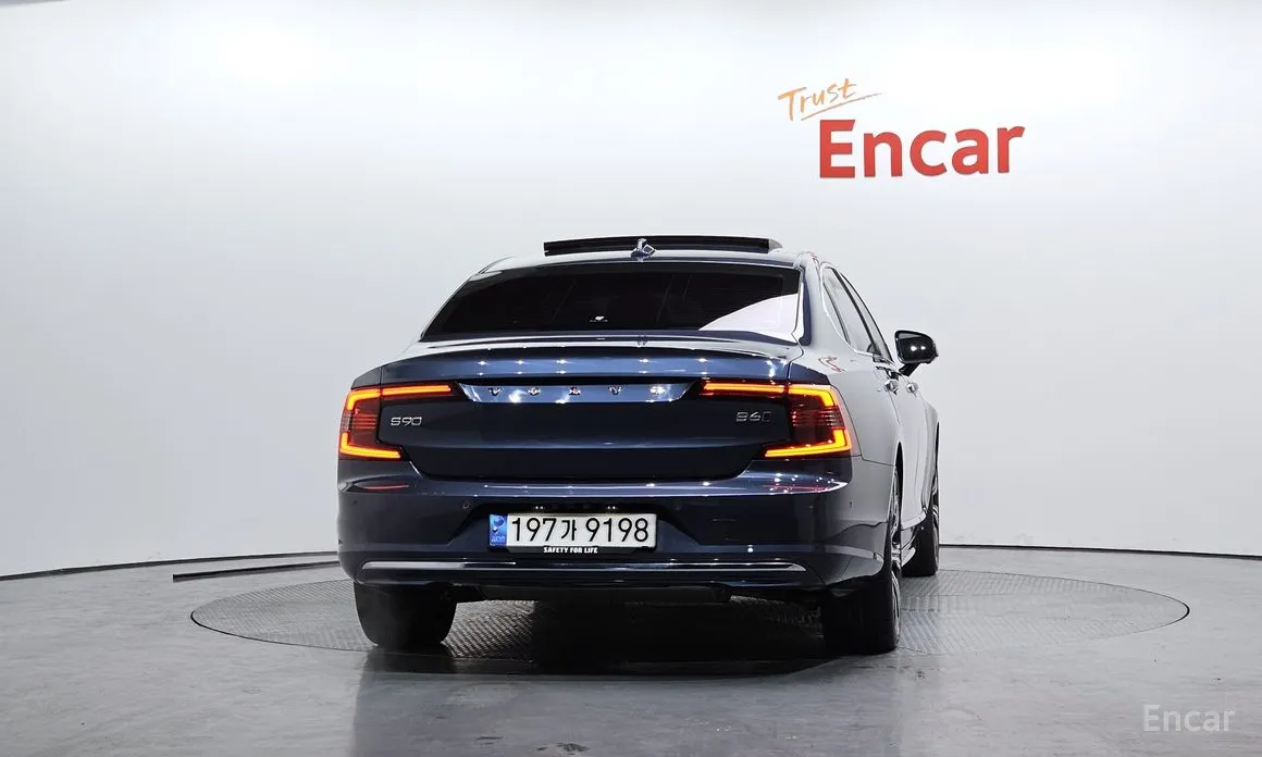 Фото 4 - Volvo S90