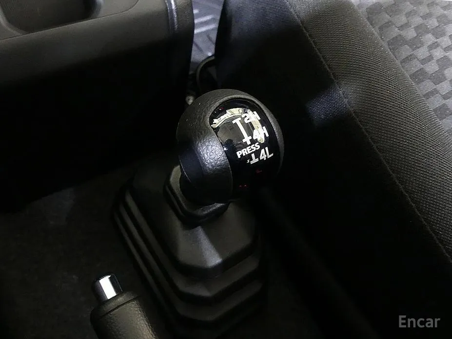 Фото 17 - Suzuki Jimny