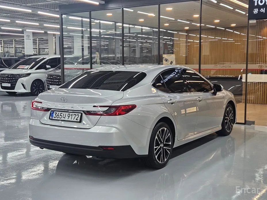 Фото 2 - Toyota Camry