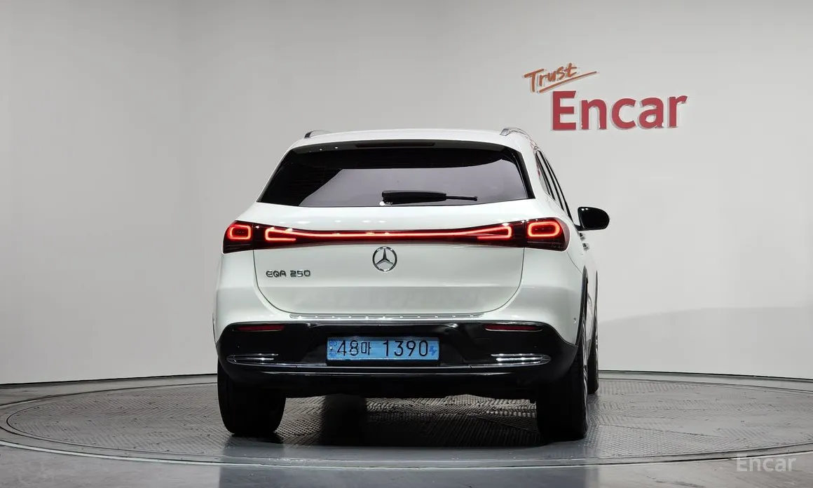 Фото 4 - Mercedes-Benz EQA