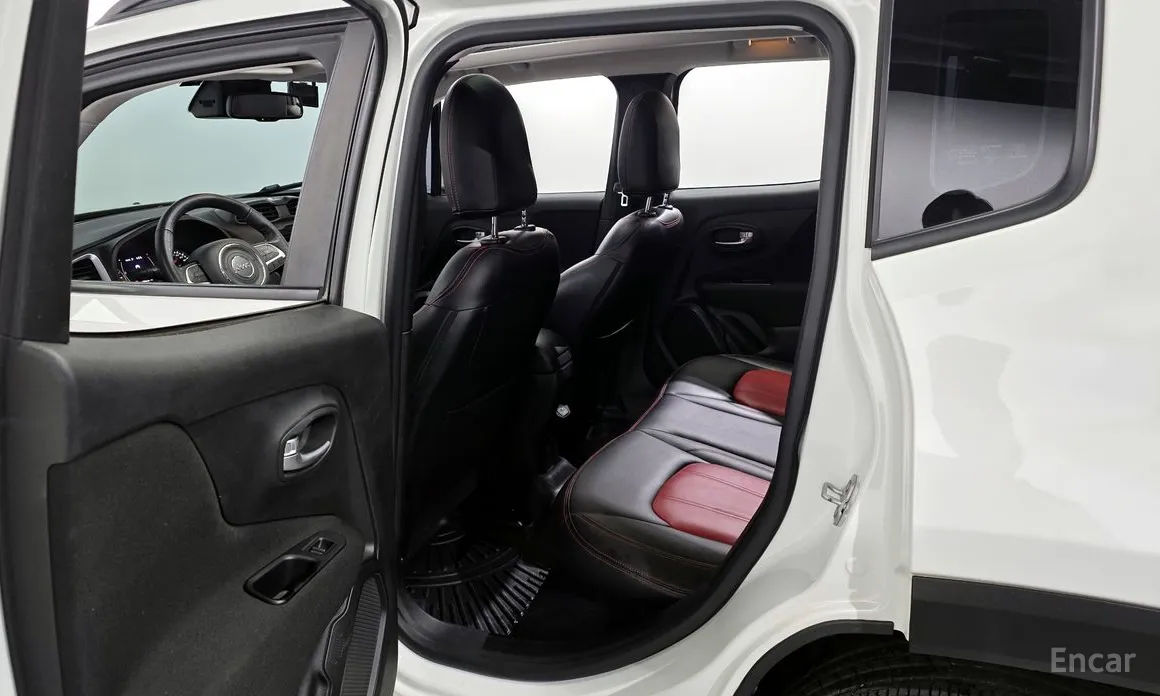 Фото 11 - Jeep Renegade