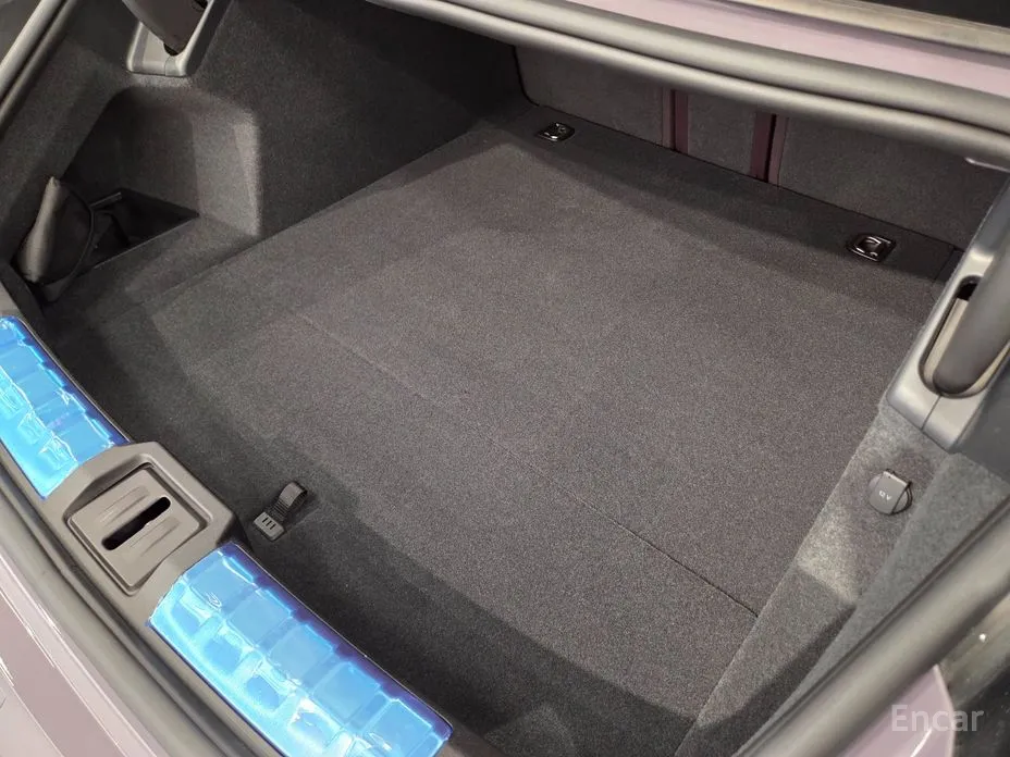 Фото 12 - Porsche Taycan