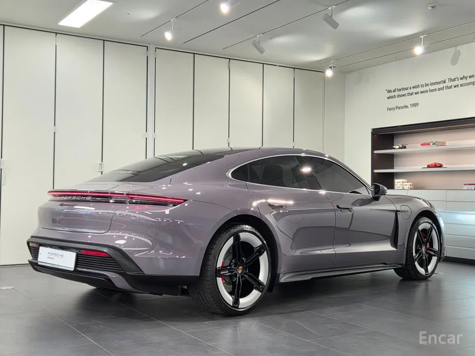 Фото 2 - Porsche Taycan