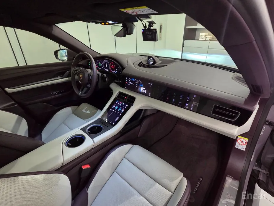 Фото 9 - Porsche Taycan