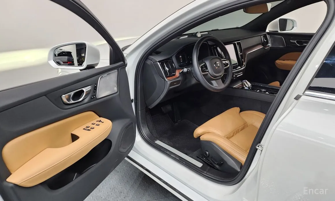 Фото 10 - Volvo S60