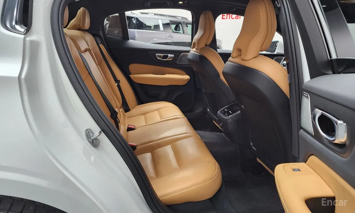 Фото 12 - Volvo S60