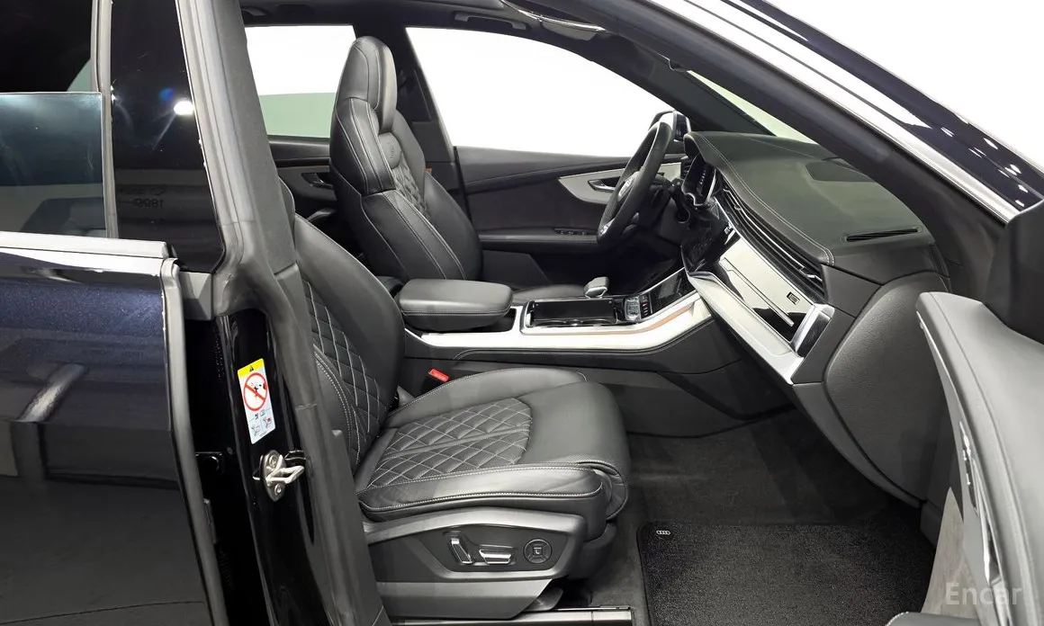 Фото 11 - Audi Q8