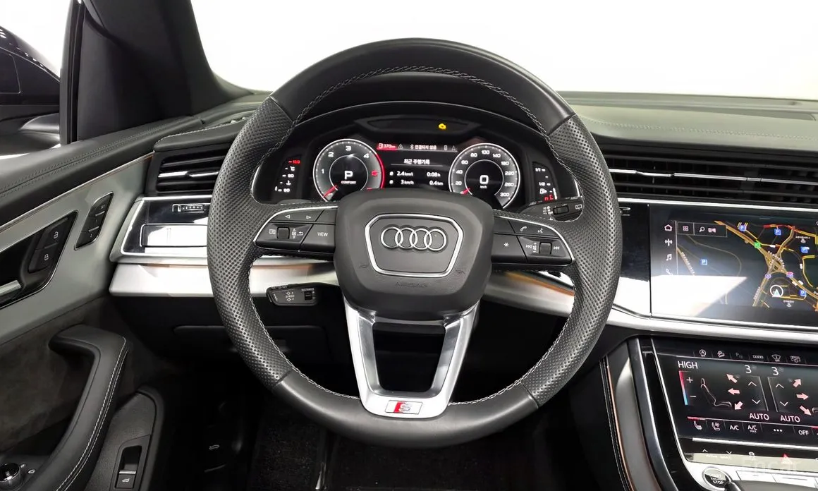 Фото 13 - Audi Q8