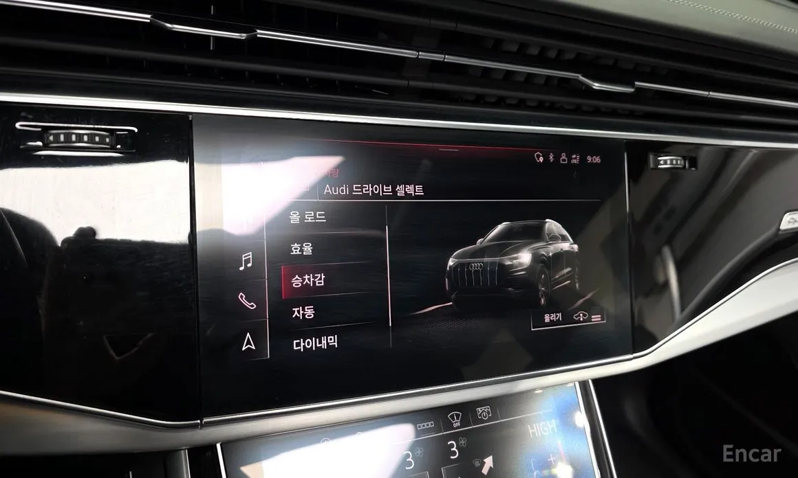 Фото 16 - Audi Q8