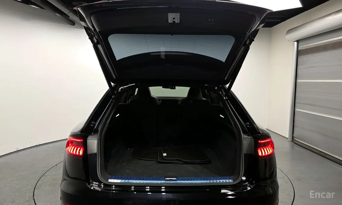 Фото 20 - Audi Q8