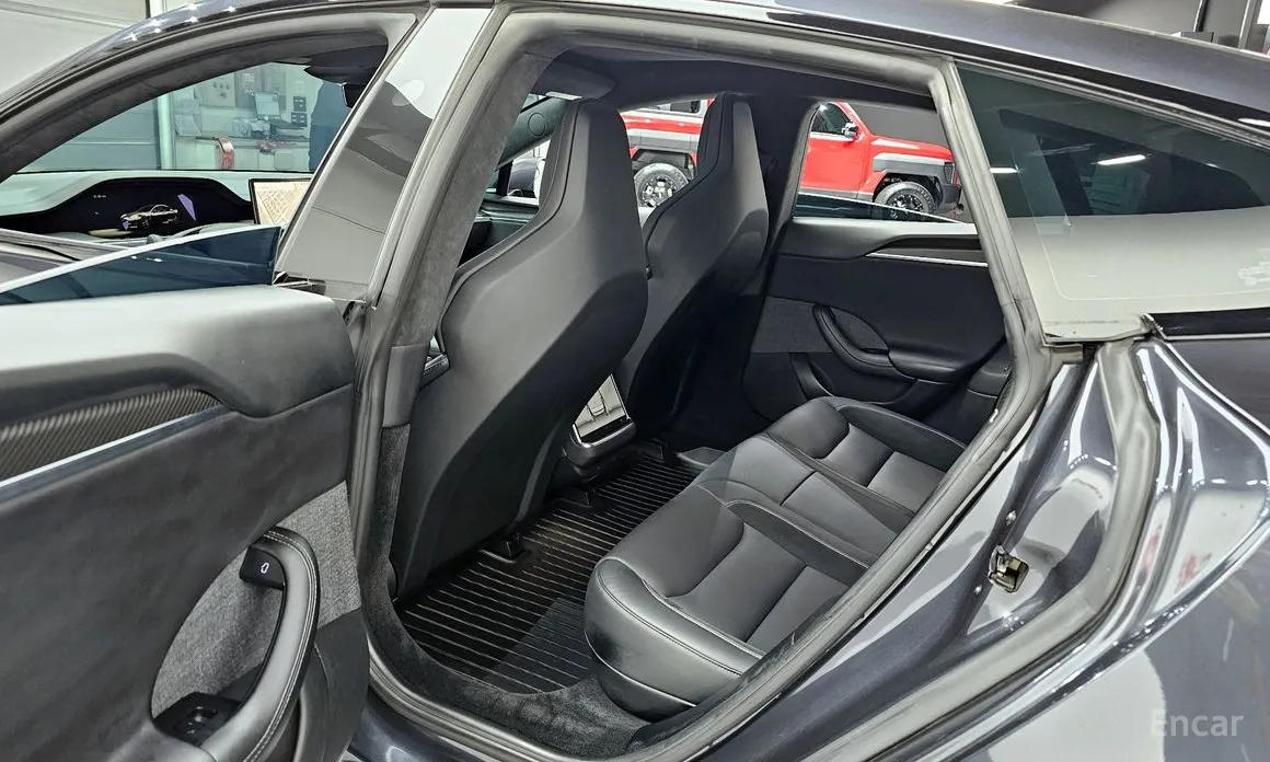 Фото 11 - Tesla Model S