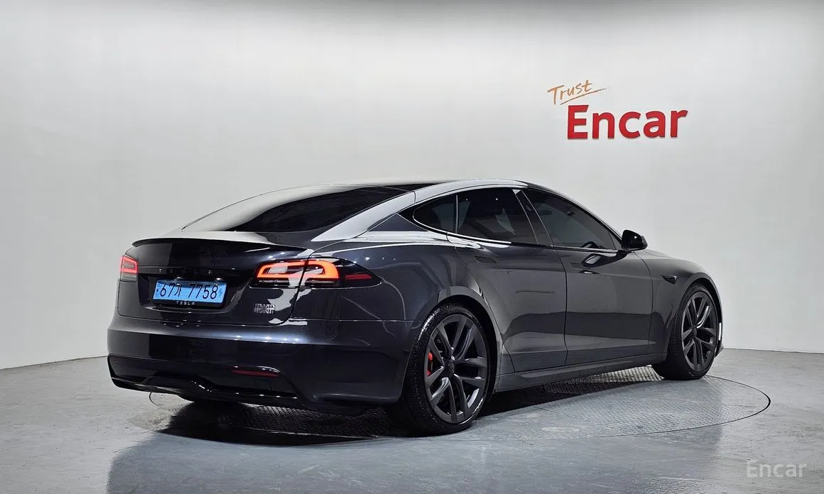 Фото 2 - Tesla Model S