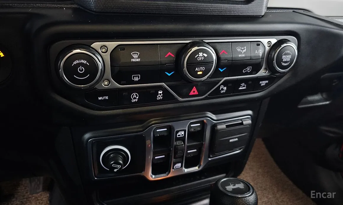 Фото 17 - Jeep Wrangler