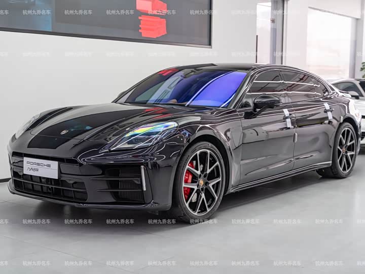 Фото 1 - Porsche Panamera