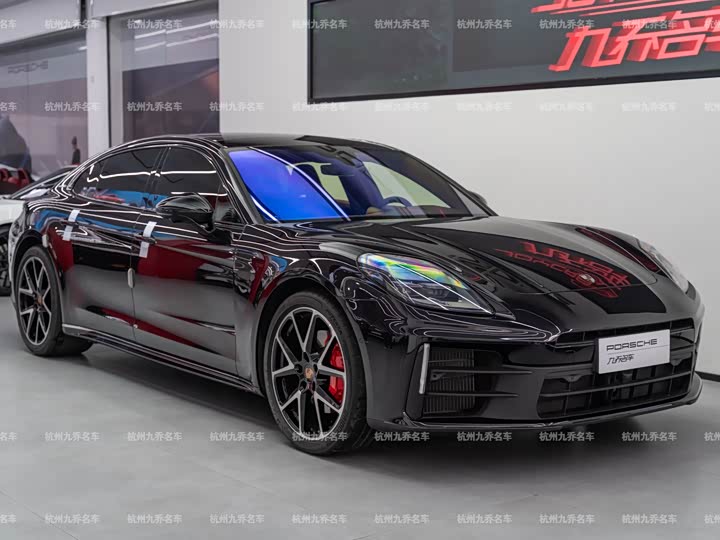 Фото 3 - Porsche Panamera