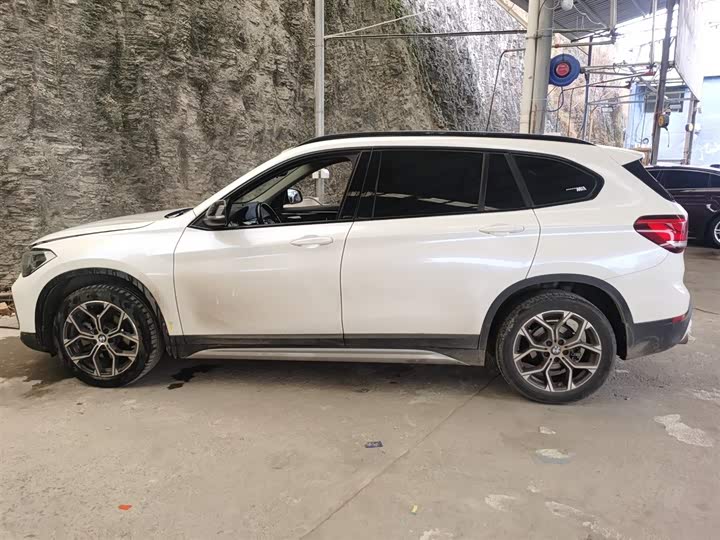 Фото 6 - BMW X1