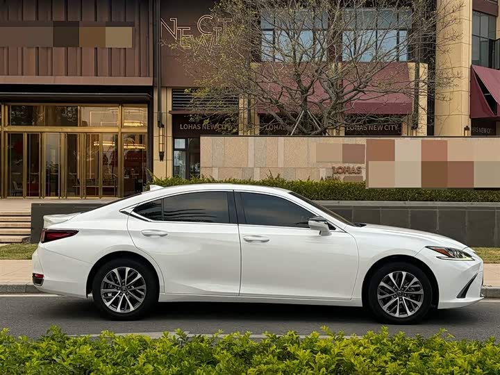 Фото 6 - Lexus ES