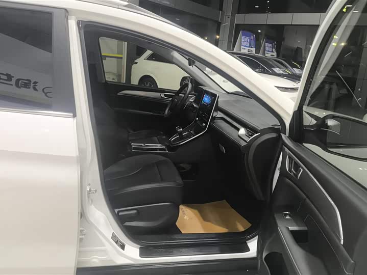 Фото 8 - Haval M6