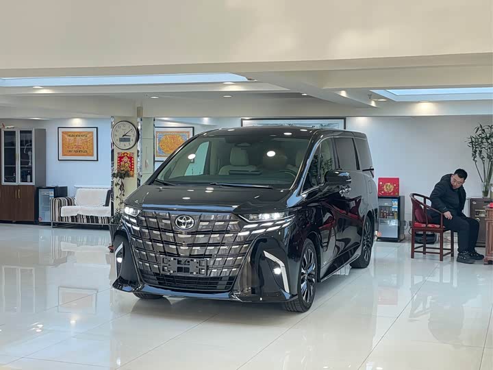 Фото 1 - Toyota Alphard