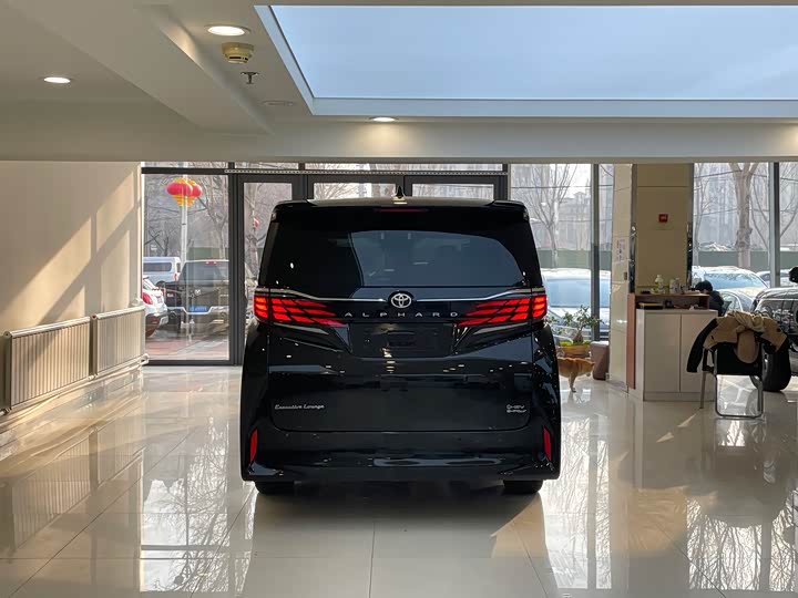 Фото 5 - Toyota Alphard