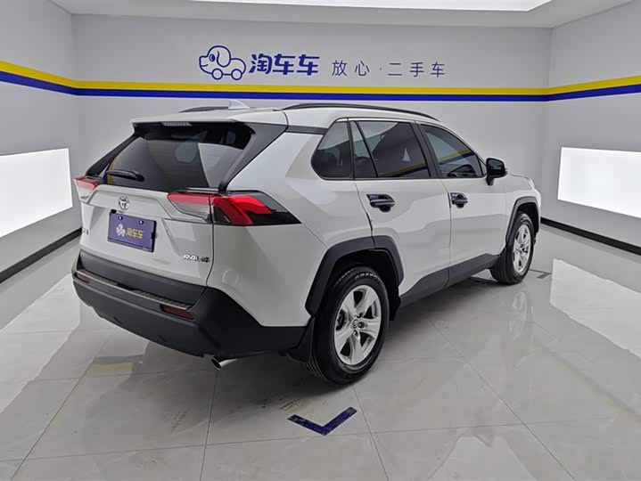 Фото 3 - Toyota RAV4