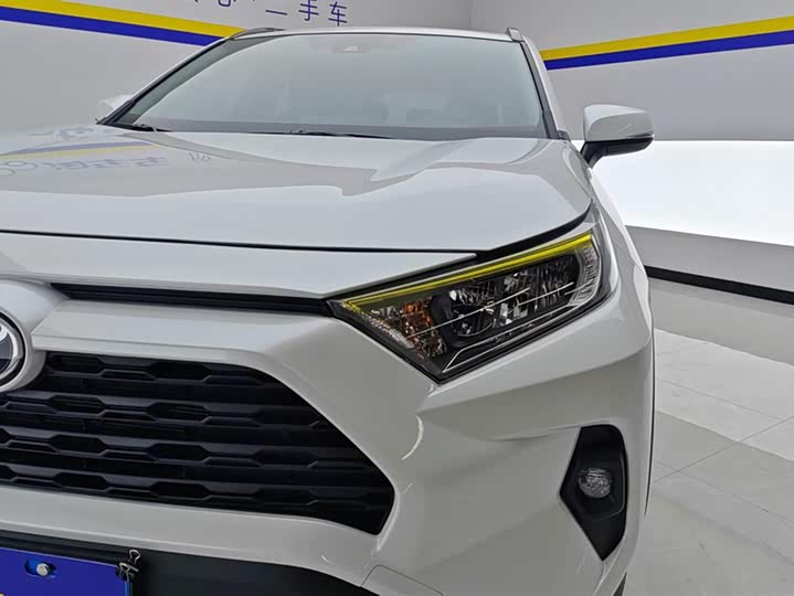 Фото 5 - Toyota RAV4