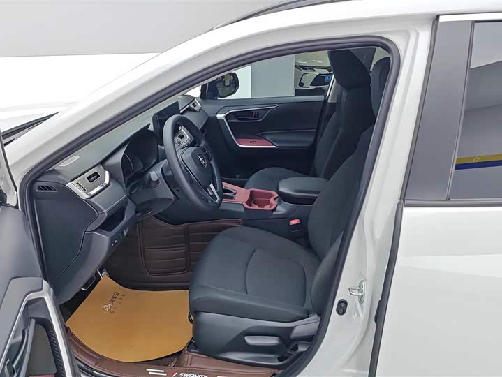 Фото 9 - Toyota RAV4