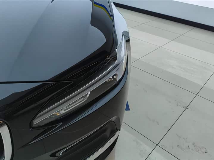 Фото 5 - Volvo S90