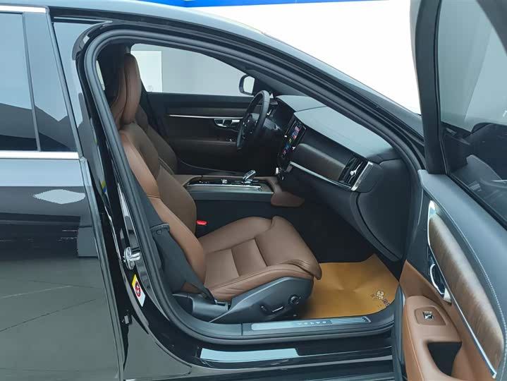 Фото 8 - Volvo S90